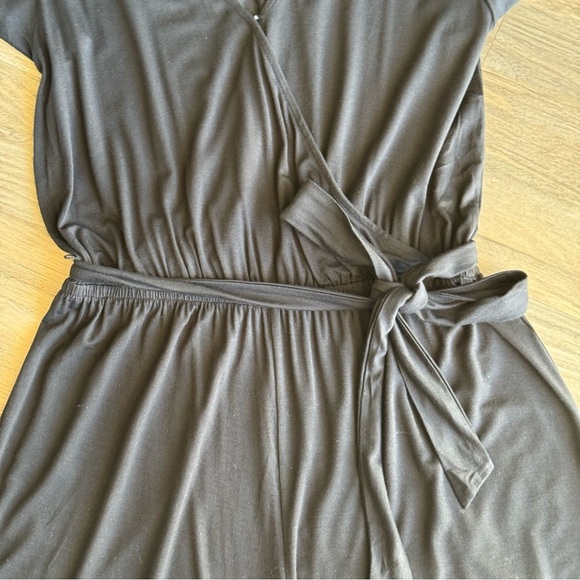 GAP Black Short Sleeve Tie Waist Wrap Romper | V-Neck Knit One Piece Size S - Picture 4 of 13